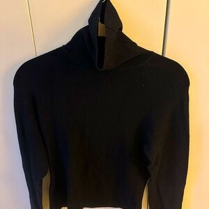 MAX STUDIO
Classic Black Turtleneck